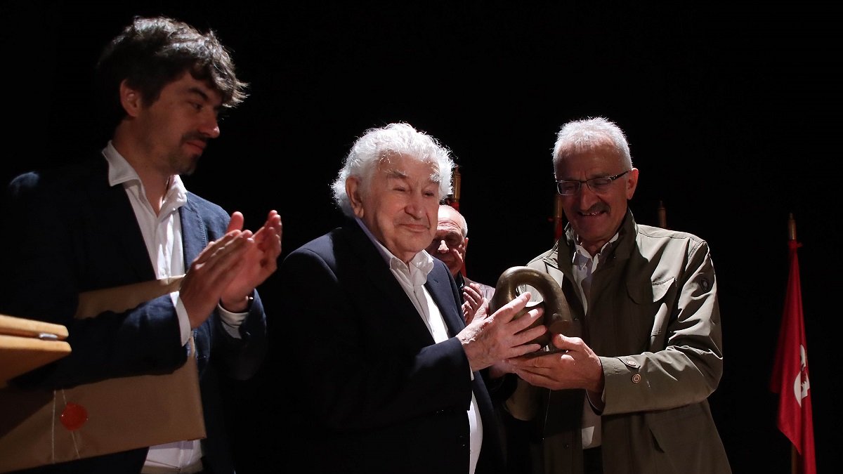 Gordoncillo homenajea a Antonio Gamoneda con la inauguración de una exposición y la entrega del Premio Semilla de Oro. -ICAL