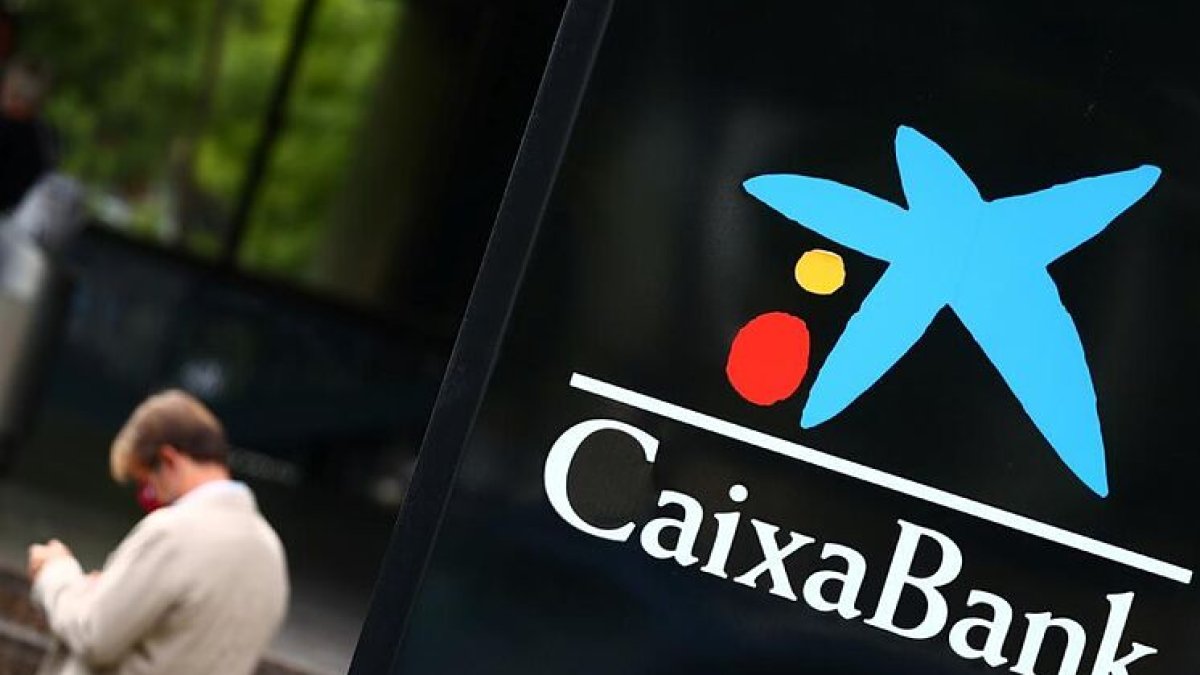 CaixaBank. - EM