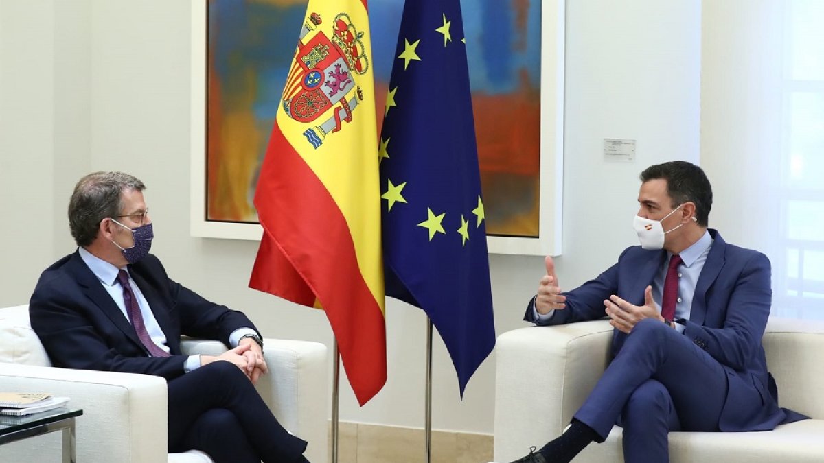 Reunión de Pedro Sánchez con Alberto Núñez Feijoo.- E.M.