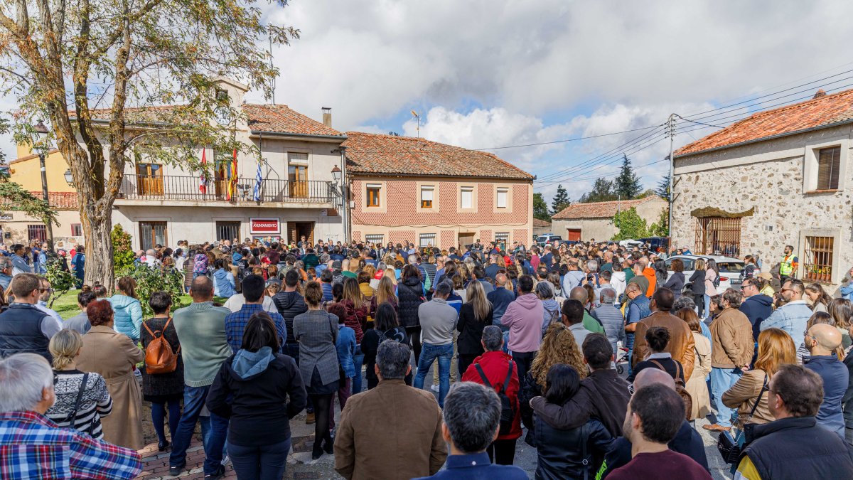 El Ayuntamiento de Torrecaballeros convoca una concentración de cinco minutos en recuerdo y homenaje a Olivia, asesinada presuntamente por su madre en Gijón. ICAL