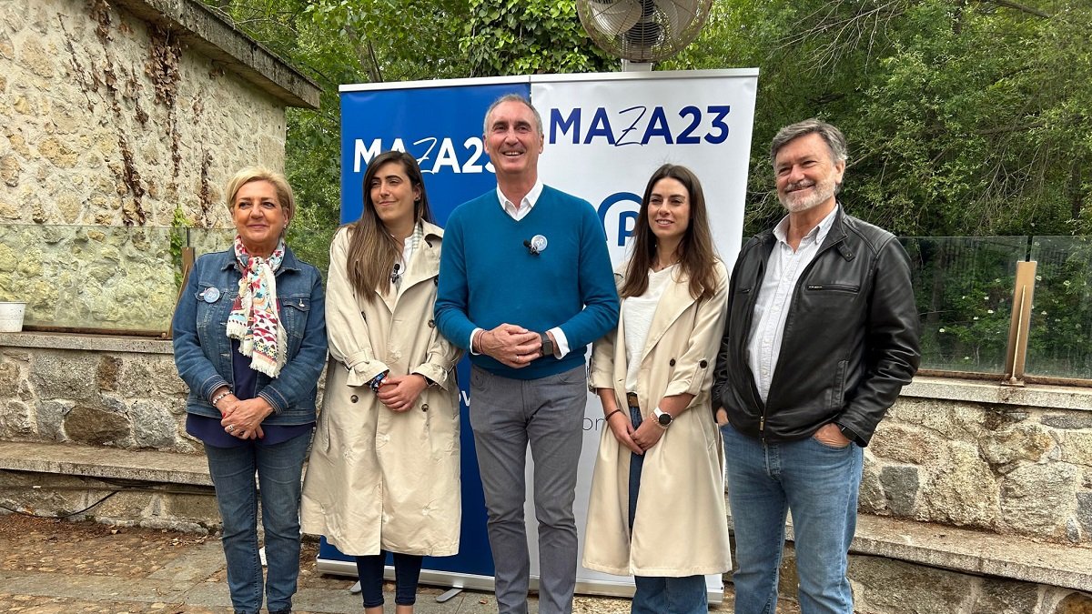 El candidato del PP a la Alcaldía de Segovia protagoniza un encuentro con jóvenes de la ciudad.- ICAL