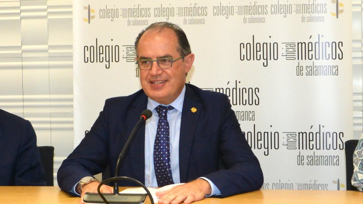 El presidente del Colegio de Médicos de Salamanca, Santiago Santa Cruz.- E. M.