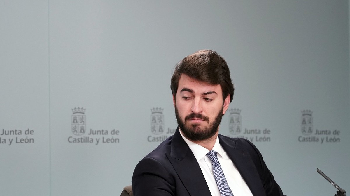 El vicepresidente de la Junta de Castilla y León, Juan García-Gallardo, en la rueda de prensa posterior al Consejo de Gobierno.- ICAL