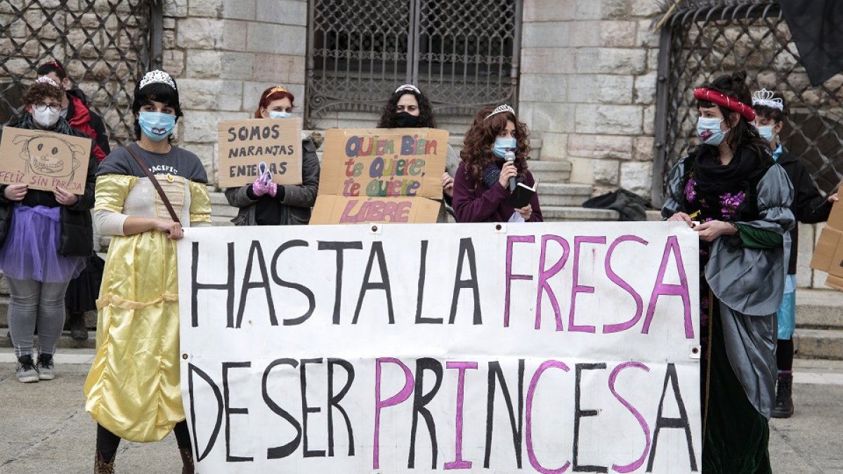 Concentración en León bajo el lema 'hasta la fresa de ser princesa'. | ICAL