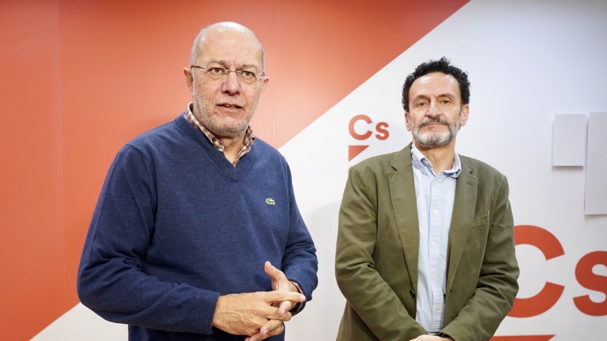 El candidato a las primarias de la lista ‘Ciudadanos de nuevo’, Edmundo Bal, y el procurador de Ciudadanos en las Cortes de Castilla y León, Francisco Igea, participan en un encuentro con afiliados. ICAL