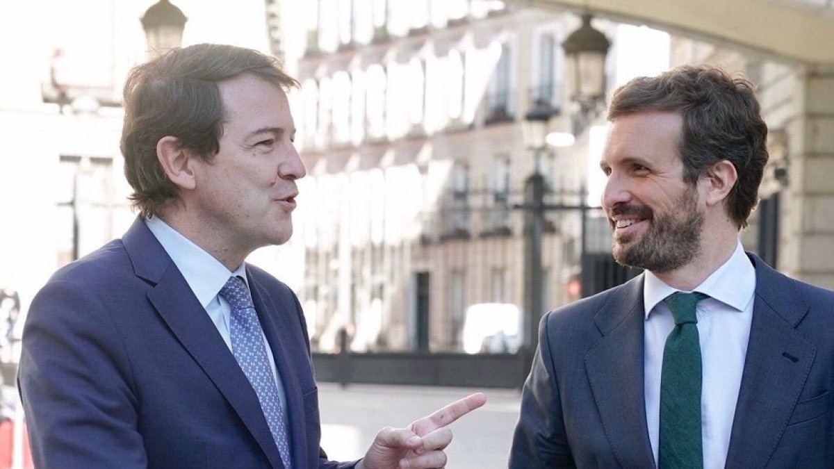 El presidente de la Junta, Alfonso Fernández Mañueco, junto a Pablo Casado. - EP