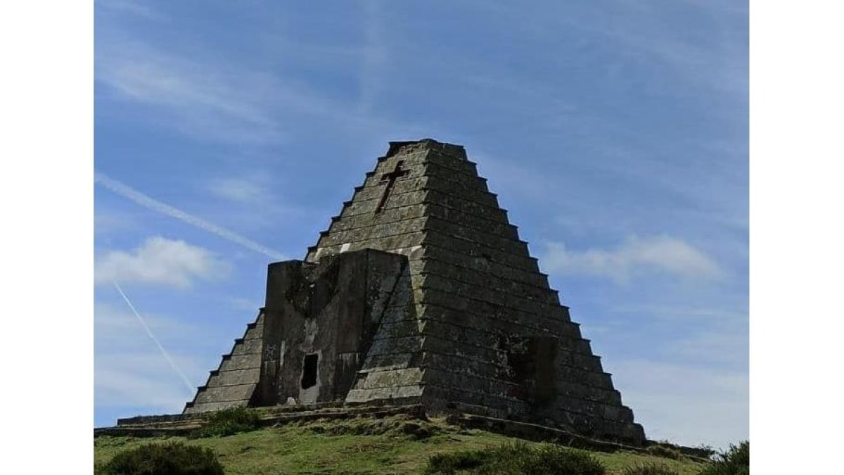 Pirámide de los italianos.- E. M.