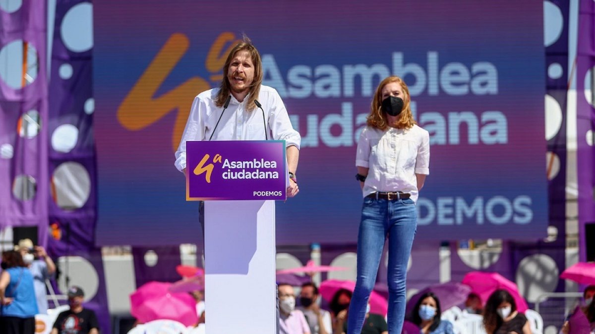 Foto de archivo del líder de Podemos en Castilla y León, Pablo Fernández y la secretaria de Organización del partido, Lilith Verstrynge. - E. PRESS