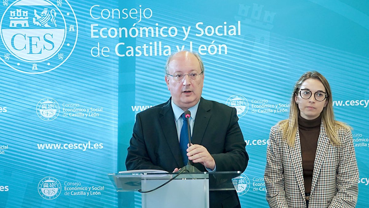 Enrique Cabero y Sandra Ámez en el III Foro Social del Grupo de Enlace. ICAL