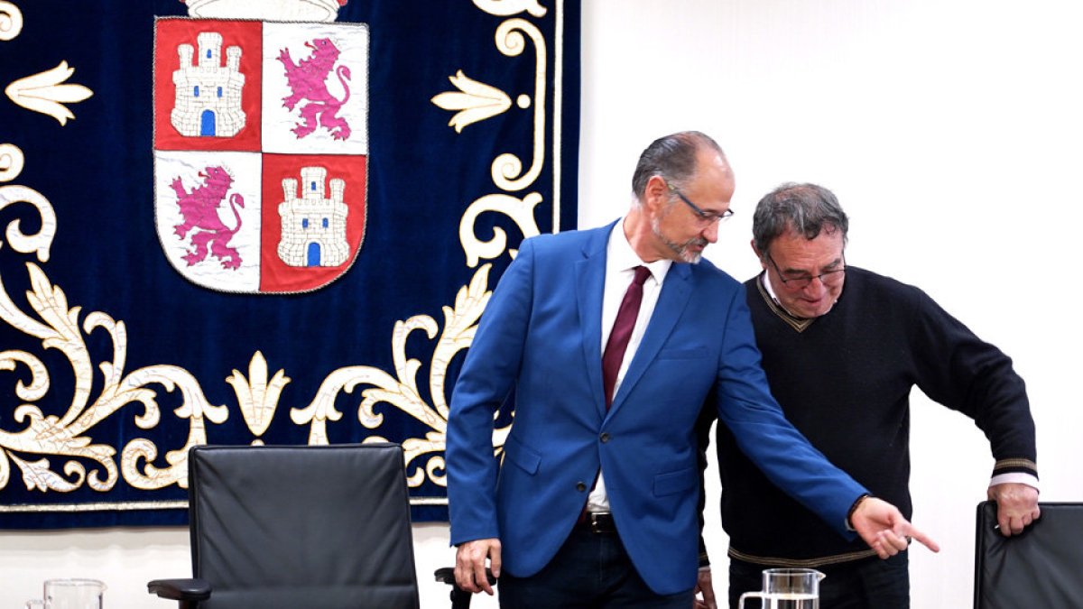 El presidente de las Cortes, Luis Fuentes, y el alcalde Villalar, Luis Alonso. | ICAL