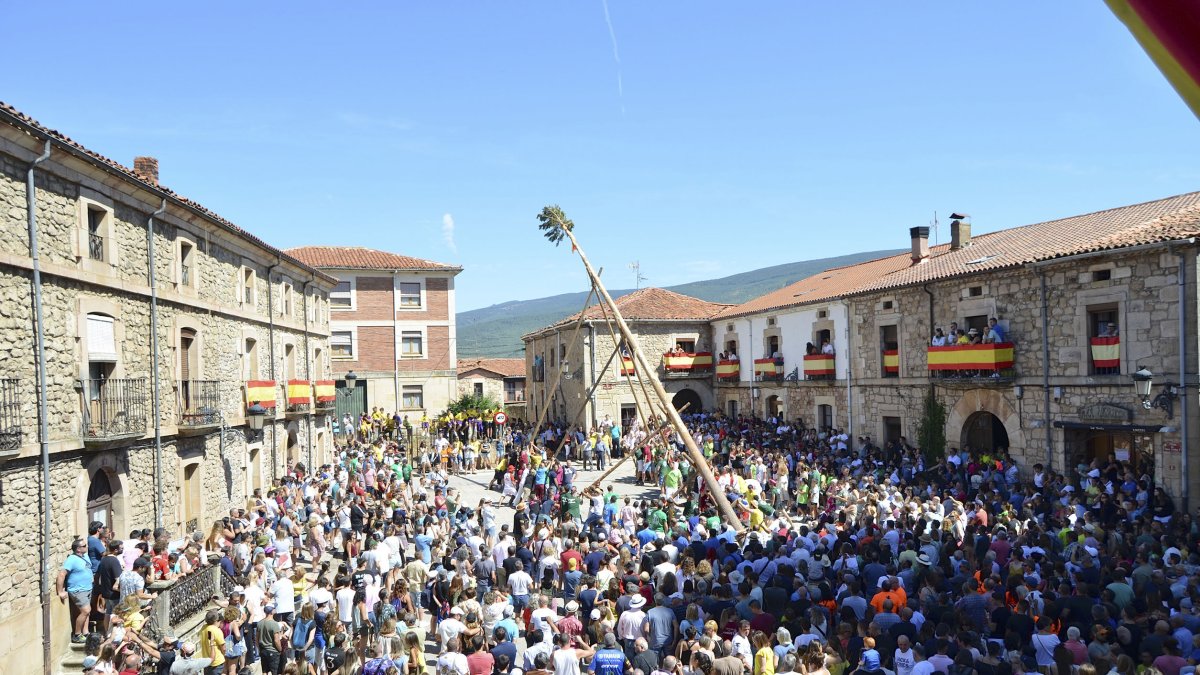 Fiestas de la Pingada del Mayo de Vinuesa (Soria).MARIO TEJEDOR