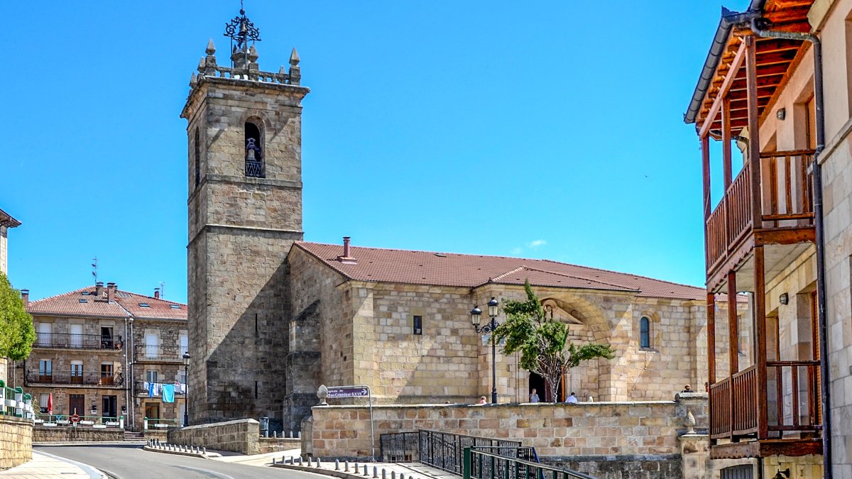 El arreglo de las grietas de la iglesia de Quintanar es una obra prioritaria para el Ayuntamiento.  R.F.