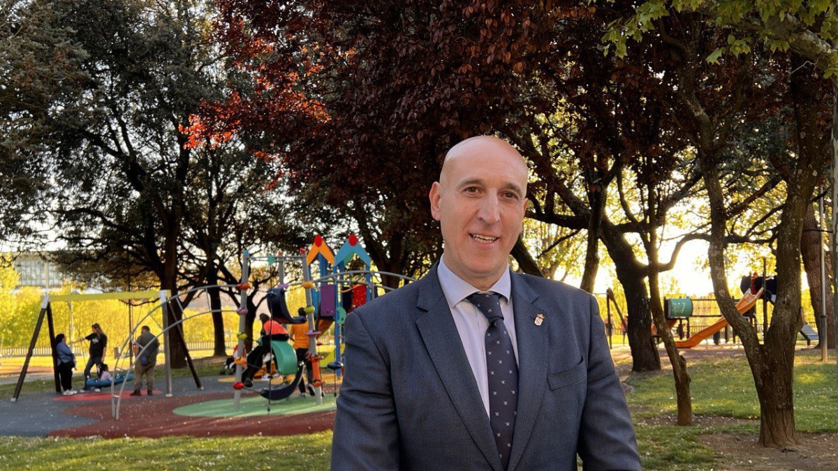 José Antonio Diez anuncia la ampliación de parques de juegos. JOSÉ ANTONIO DIEZ