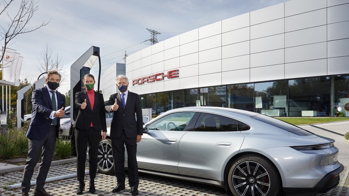 Iberdrola y Porsche se unen para promover la recarga ultrarrápida de vehículo eléctrico en España.- ICAL