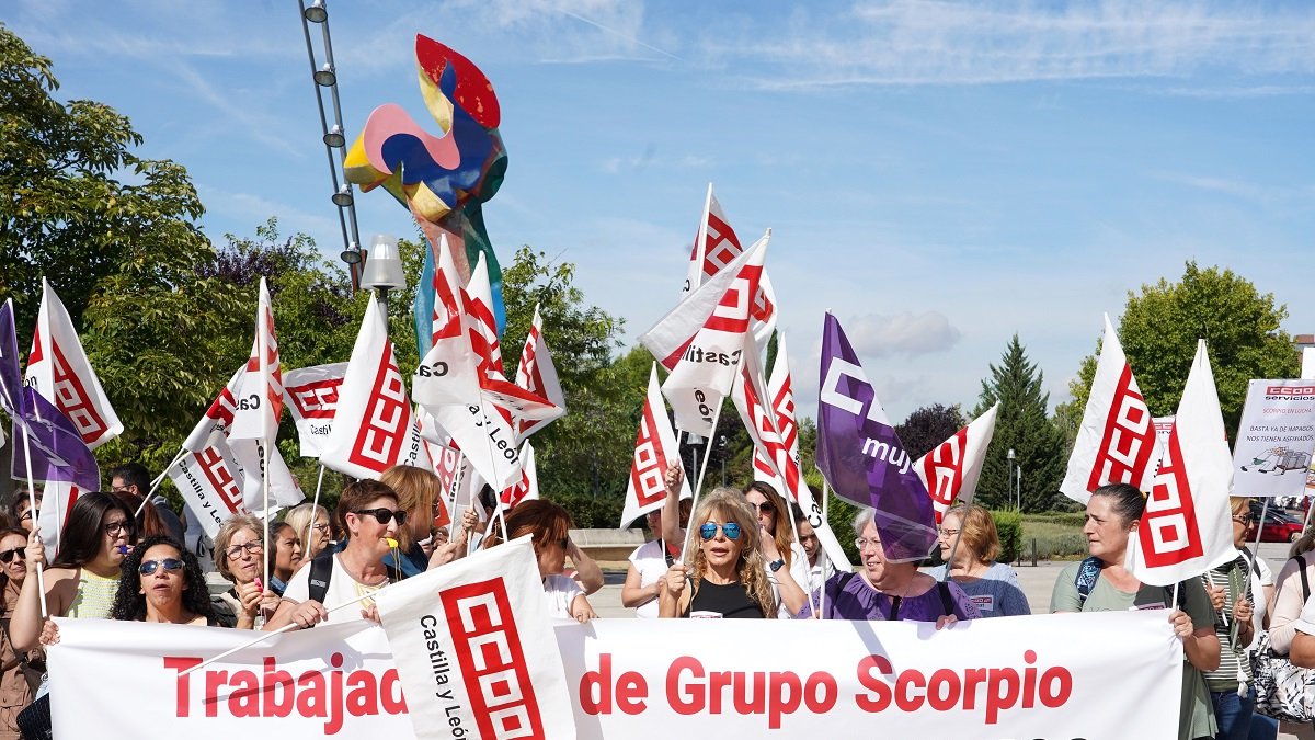 Concentración de CCOO ante las Cortes para exigir que Grupo Scorpio pague a sus trabajadores.- ICAL