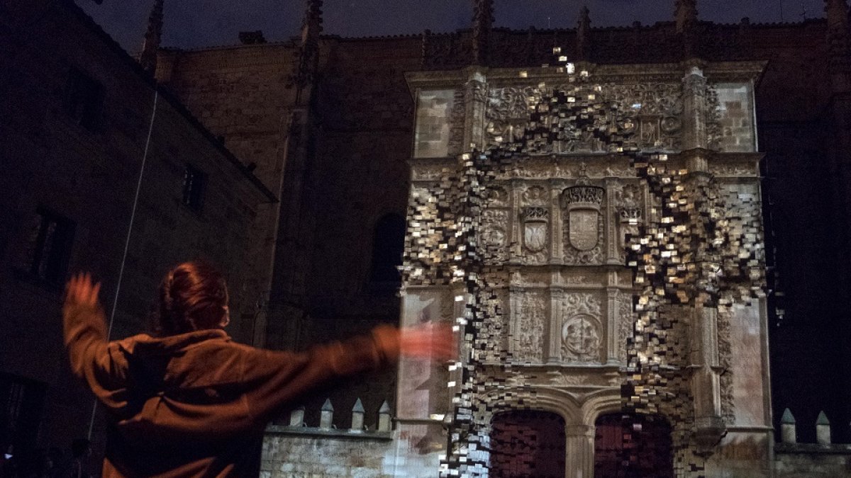 Dancing House Mapping interactivo en el edificio histórico de la Universidad de Salamanca. -ICAL