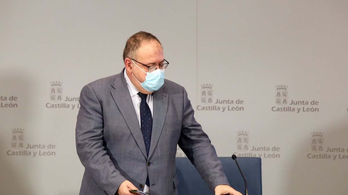 El consejero de Sanidad, Alejandro Vázquez, comparece en rueda de prensa posterior al Consejo de Gobierno. -ICAL