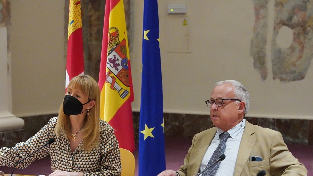 Gonzalo Santonja preside el Pleno de la Mesa de la Tauromaquia de Castilla y León.- ICAL