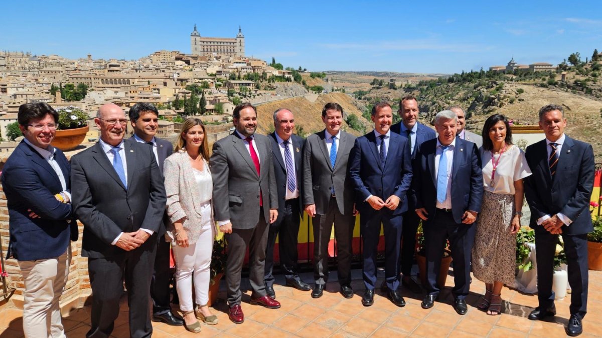 El presidente del PP y de la Junta de Castilla y León, Alfonso Fernández Mañueco, durante su visita a Toledo. E.M.