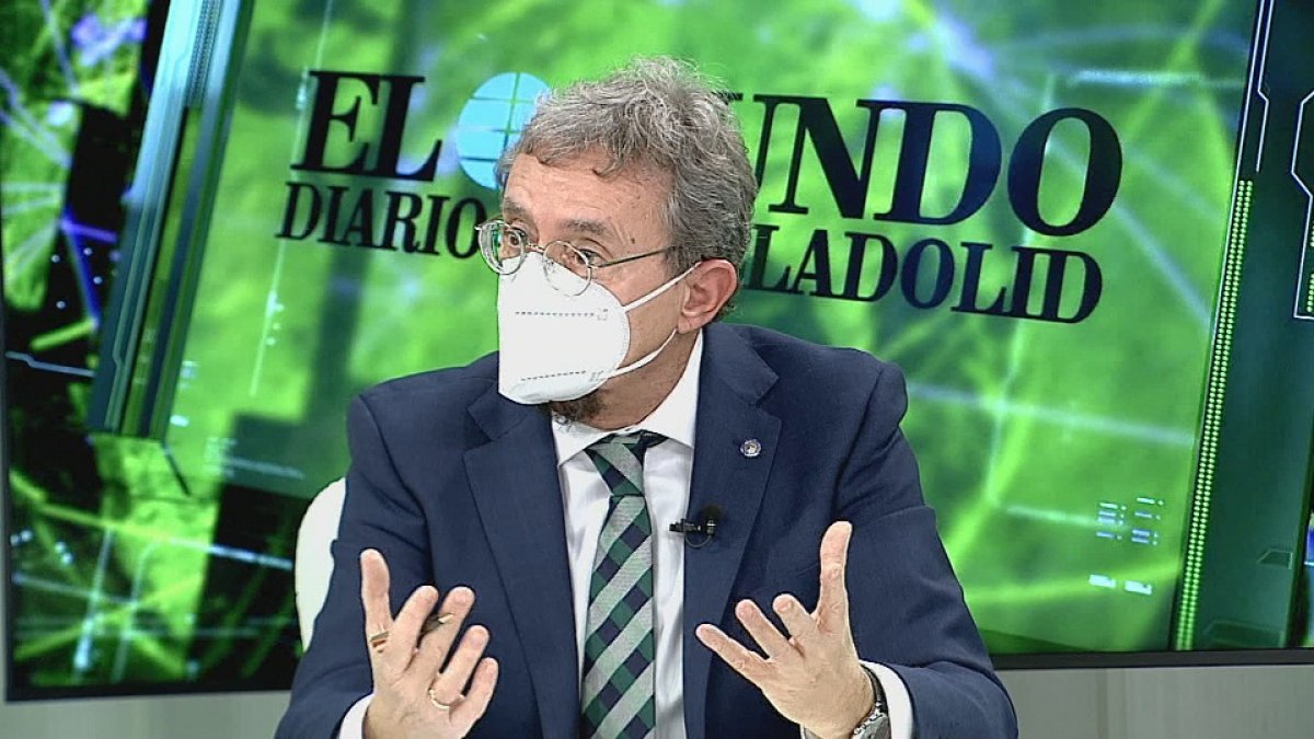 José Luis Almudí en el programa ‘La Quinta Esquina’, emitido ayer en La 8 de Valladolid. E. M.