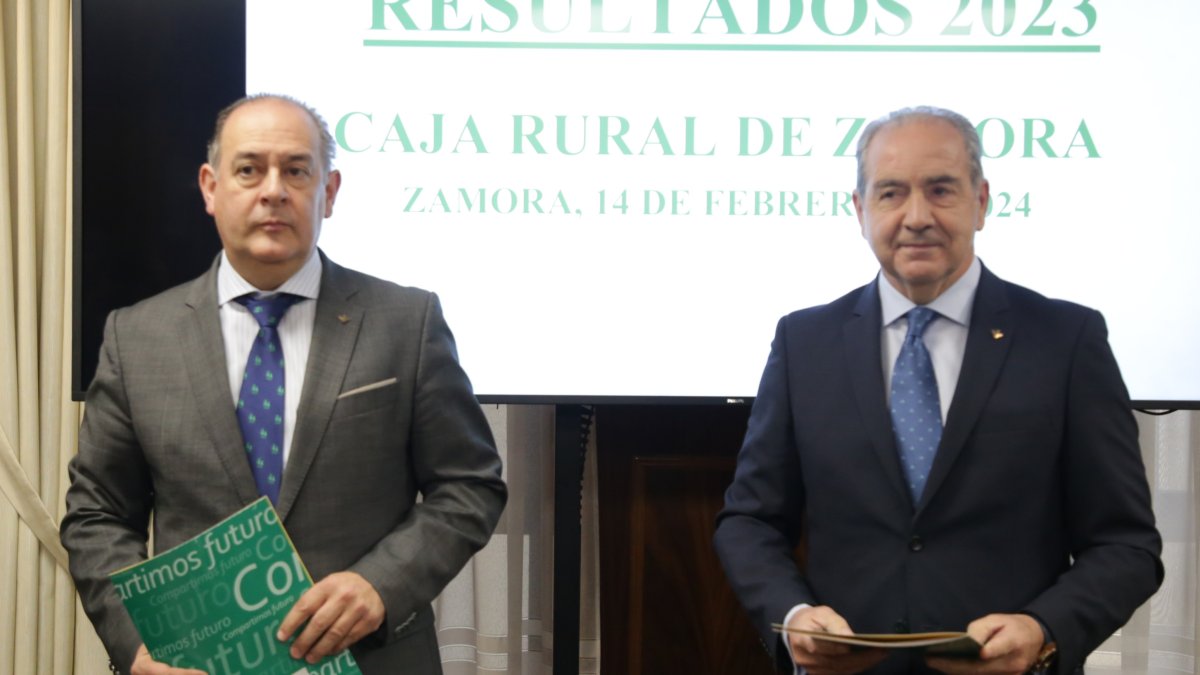 El presidente de Caja Rural de Zamora, Nicanor Santos, y el director general, Cipriano García, presenta el balance y cuenta de pérdidas y ganancias de la entidad - ICAL