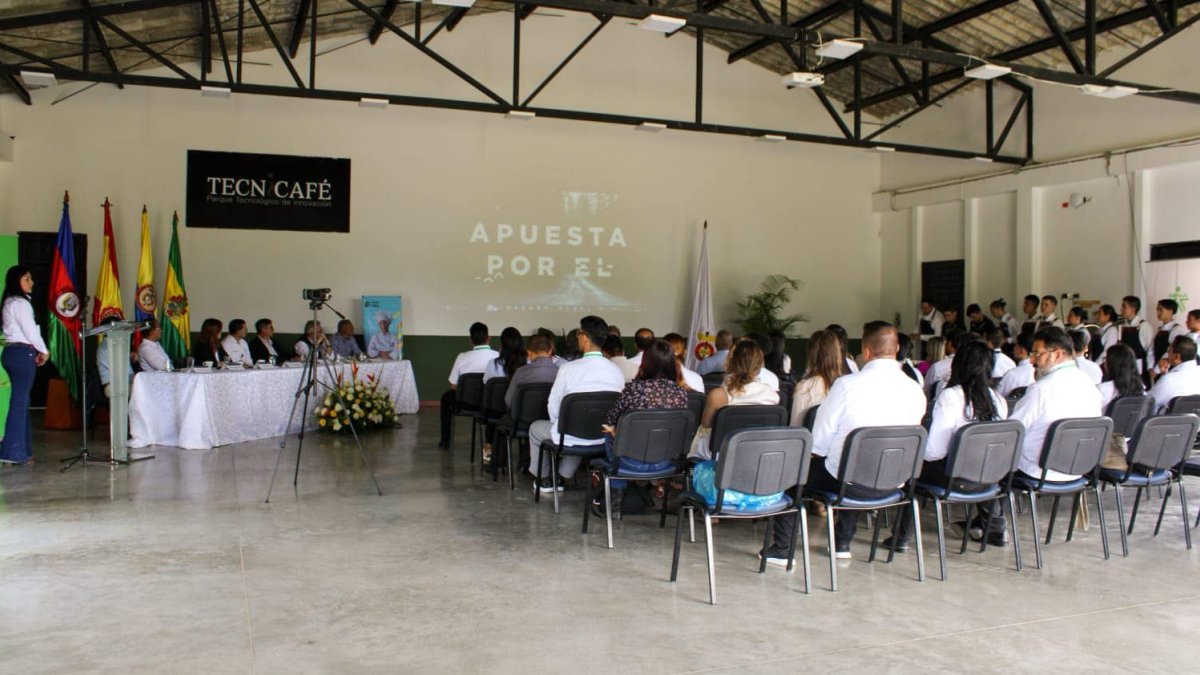 Presentación del acuerdo entre Empresa Familiar y SENA para que estudiantes colombianos trabajen en hostelería y turismo en Castilla y León - EMPRESA FAMILIAR