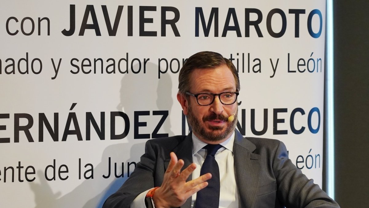 El vicepresidente primero del Senado, Javier Maroto, participa en el Club de Prensa de El Mundo de Castilla y León. / ICAL