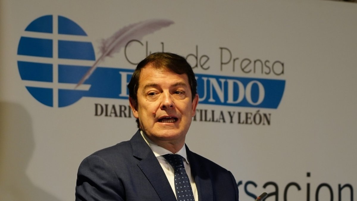 Alfonso Fernández Mañueco durante la presentación del Club de Prensa de El Mundo. / ICAL