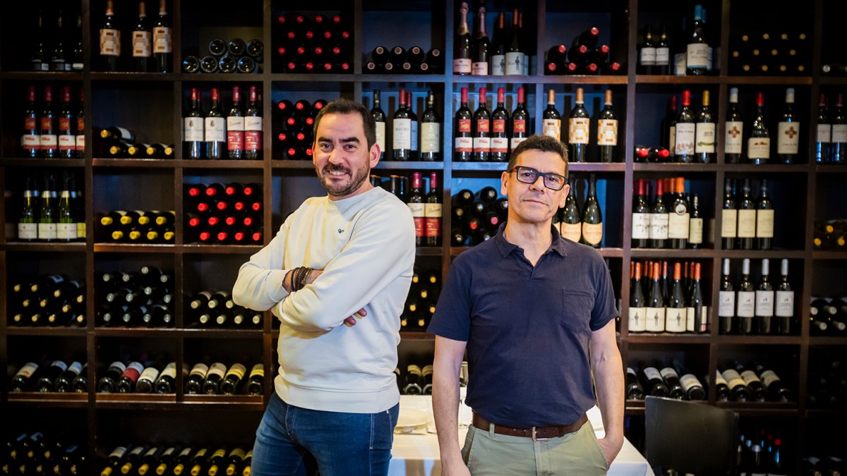 La Cepa revivió hace 15 años de la mano de David Ramos y Txomin Durán con una apuesta por la calidad aprovechando los productos frescos y de temporada y una amplia carta de vinos - MARIO TEJEDOR