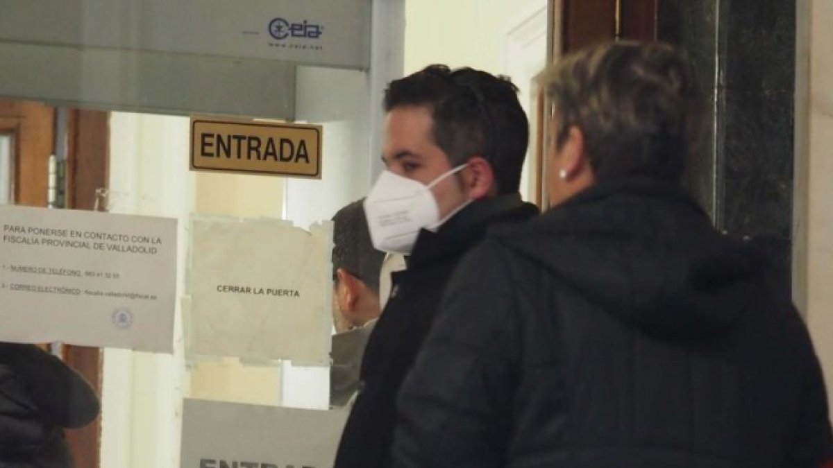 El exprofesor de Medina accede al Palacio de Justicia de Valladolid en el primer juicio por abusos