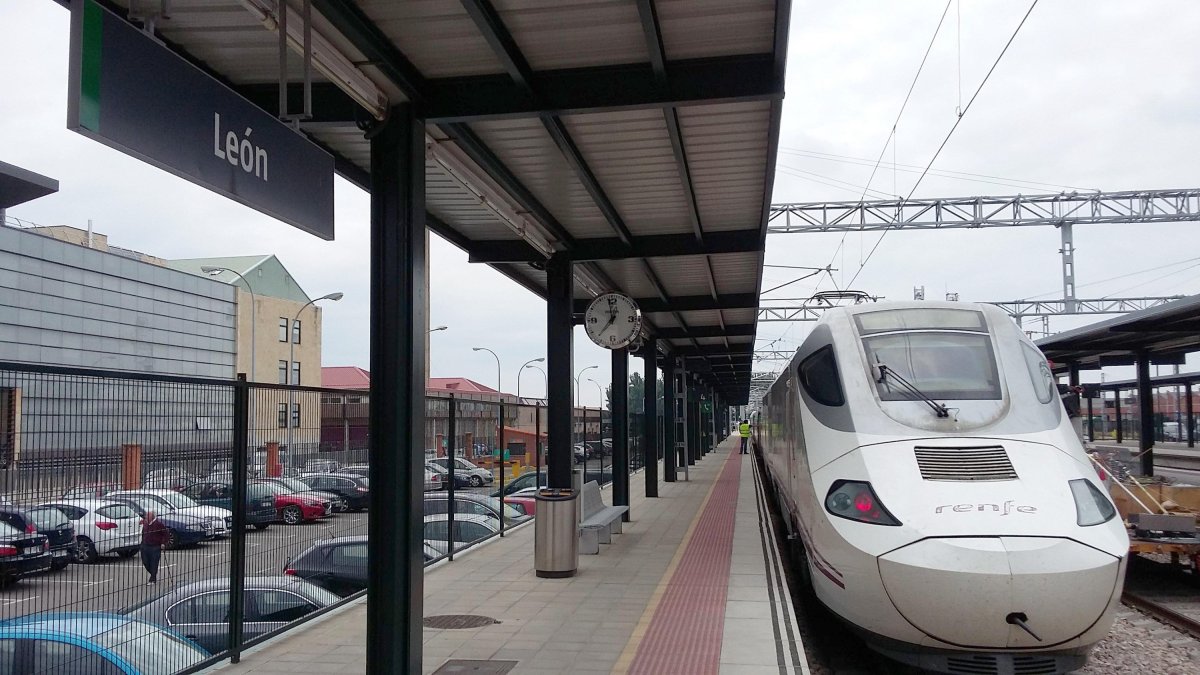 Tren en León, imagen de archivo