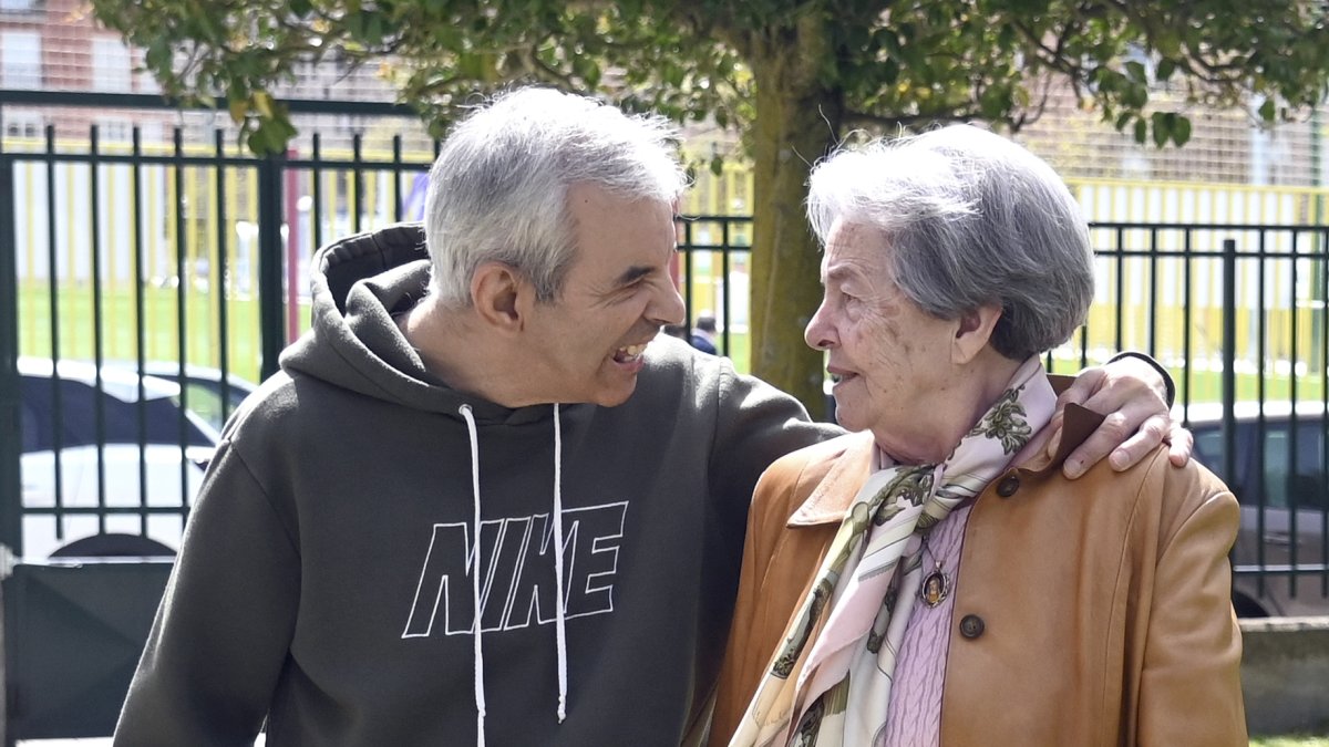 Zoila Vázquez, una de las madres que ayudó a la puesta en marcha de la asociación hace 40 años, junto con su hijo, usuario de la misma