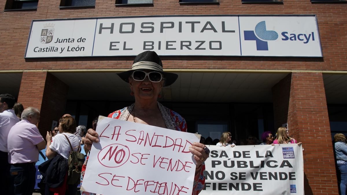 Manifestación en defensa del Hospital del Bierzo esta semana.