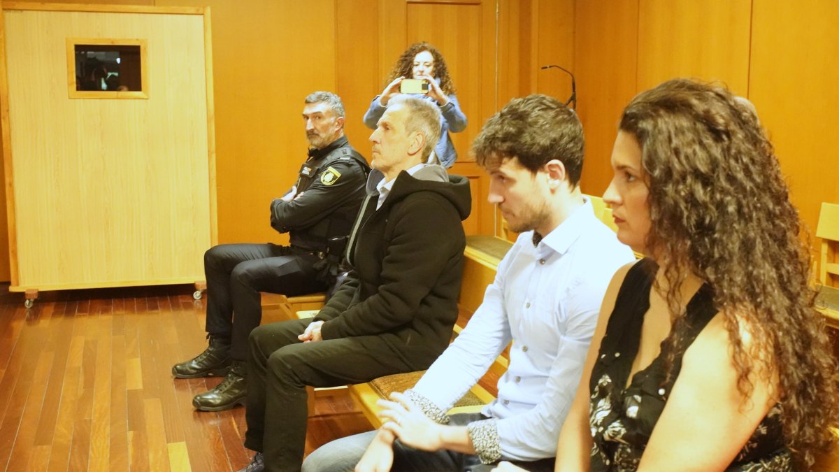 El Juzgado de los Penal Ponferrada acoge el juicio contra el exconcejal de Ponferrada, Pedro Muñoz, y sus dos hijos por un presunto delito de alzamiento de bienes