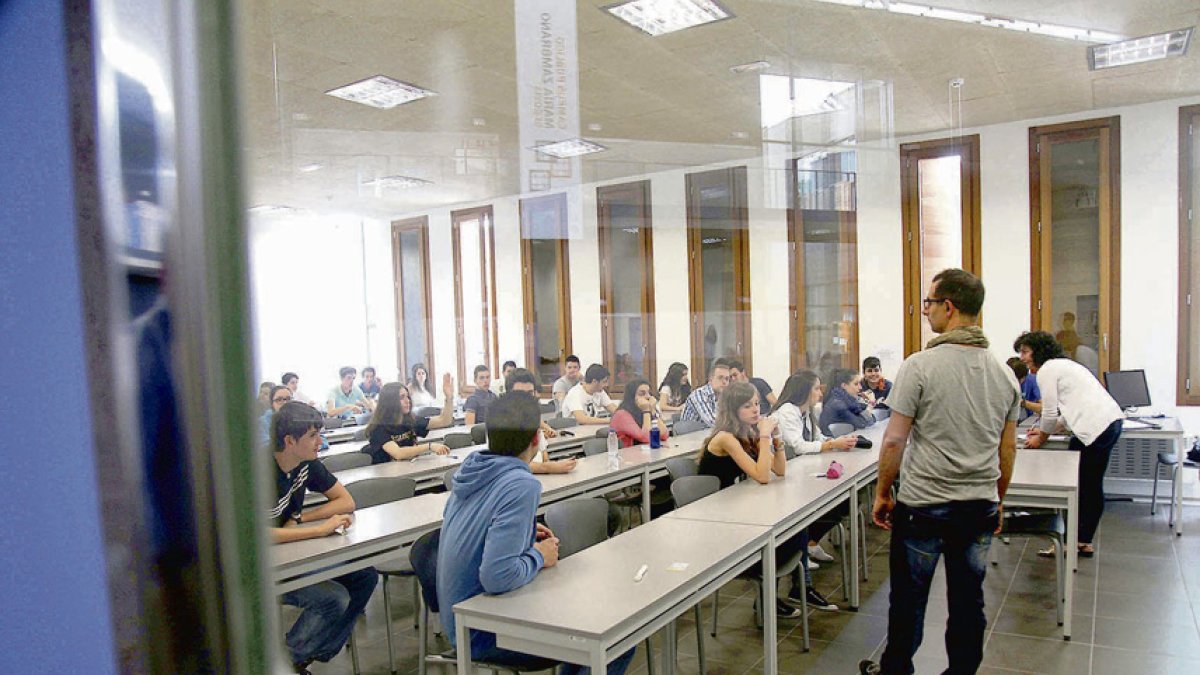 Alumnos en una de las clases del Campus María Zambrano de la Universidad de Valladolid. ICAL