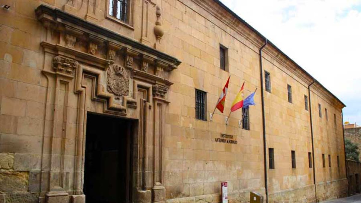 Los agresores entraron al Instituto Antonio Machado de Soria, donde la víctima es alumna