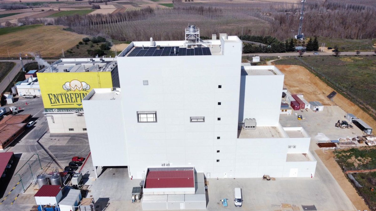 La planta industrial de Proláctea situada en Castrogonzalo (Zamora) es una apuesta por la sostenibilidad y el ahorro energético.