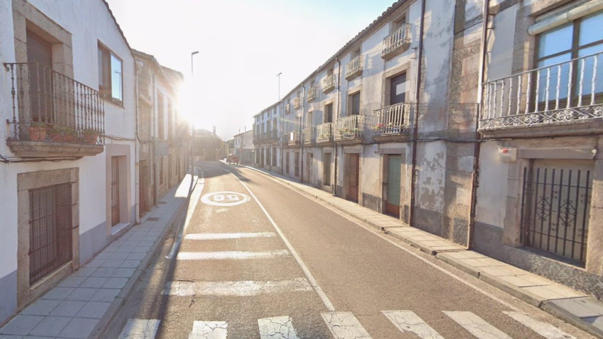 Calle Monseñor Santos en Bermillo de Sayago (Zamora), donde tuvo lugar la colisión.