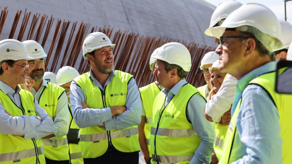 El Ministro de Transportes, Óscar Puente, visita las obras del nudo de Torrelavega