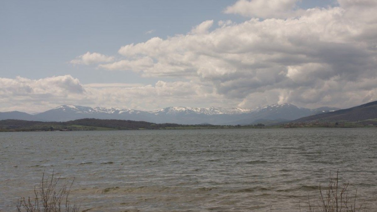 Imagen de archivo del embalse del Ebro