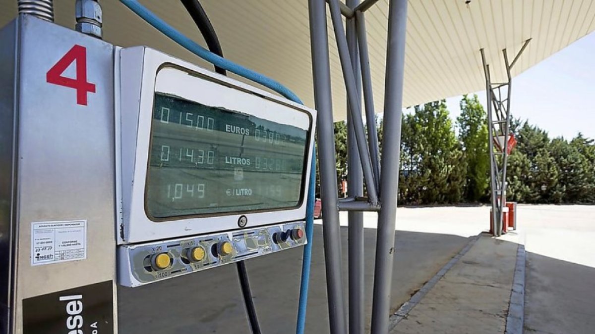 Una imagen de archivo de una gasolinera en Castilla y León