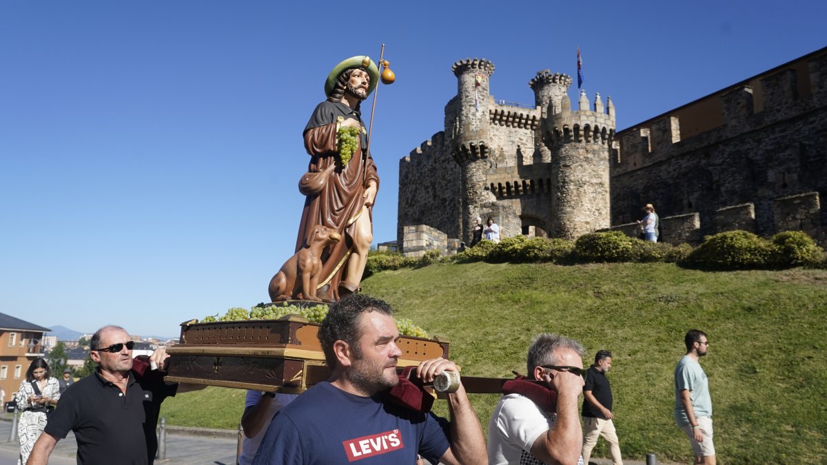 Ponferrada celebra un año más su tradicional Voto de Villa a San Roque.