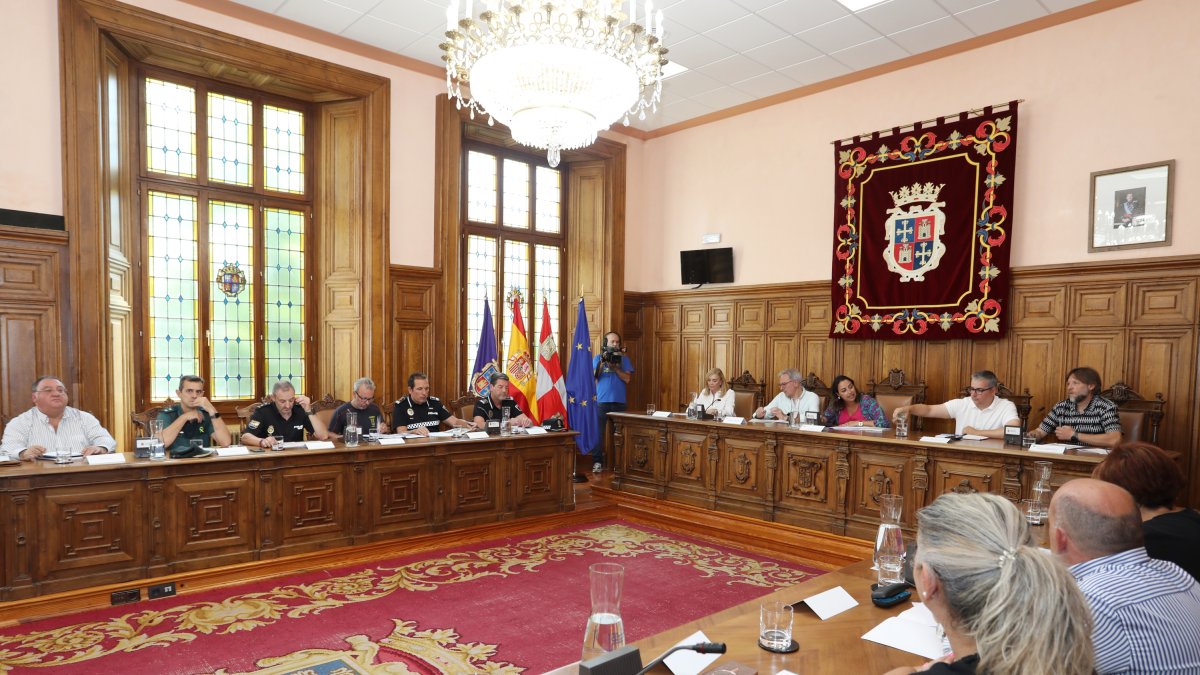 Reunión extraordinaria de la Junta Local de Seguridad para analizar el dispositivo previsto de cara a la celebración de San Antolín