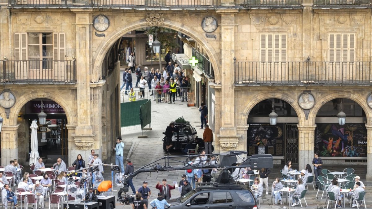 Grabación de una película en la plaza mayor de Salamanca. Foto de archivo