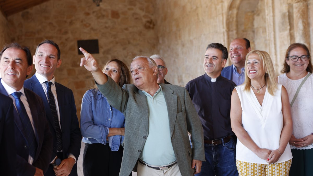 Los consejeros de Cultura, Turismo y Deporte, Gonzalo Santonja, y de Educación, Rocío Lucas, presentan las obras de restauración de la iglesia de Nuestra Señora del Rivero.