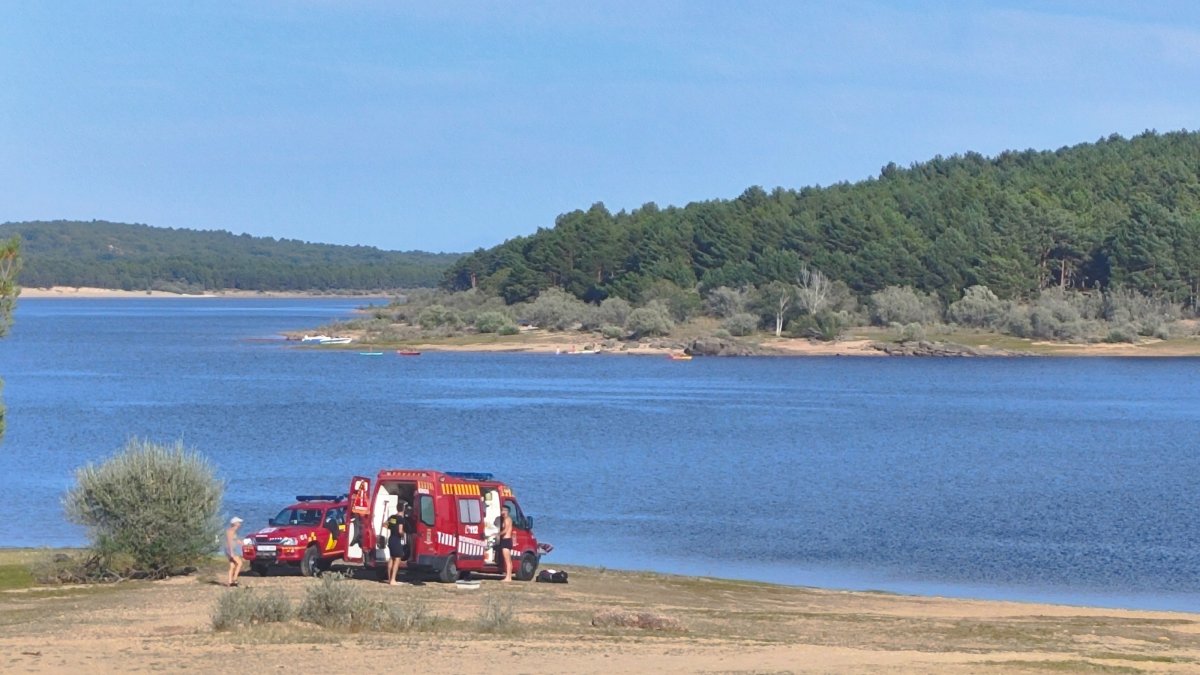 Los Bomberos buscan hombre desaparecido en el embalse de la Cuerda del Pozo en Soria.