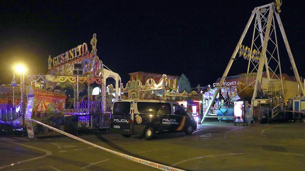 Ambulancias y policía nacional en recinto ferial de Palencia en la pasada noche.