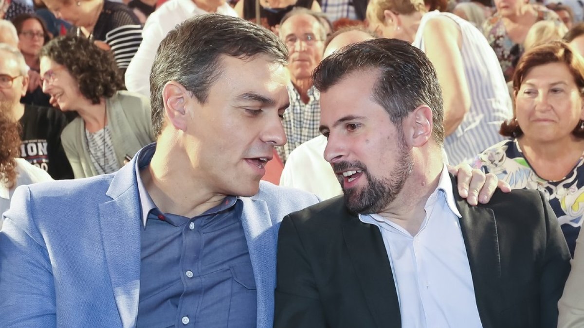 Pedro Sánchez y Luis Tudanca, en una imagen de archivo.