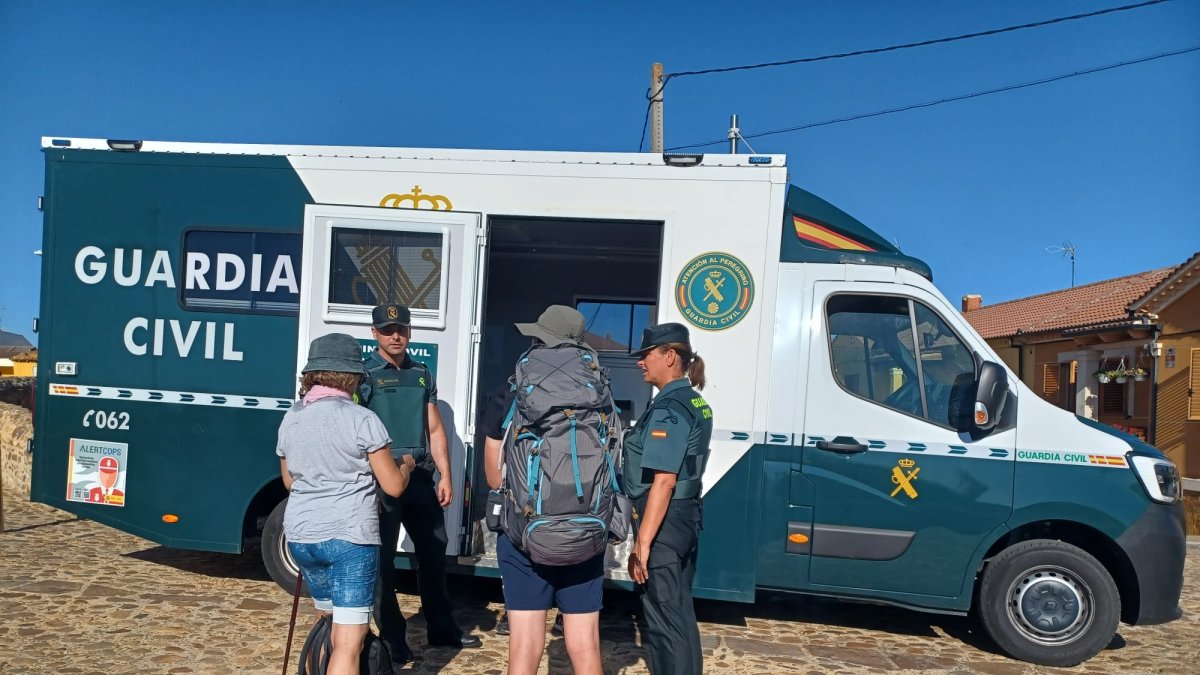 Unidad de atención al peregrino de la Guardia Civil