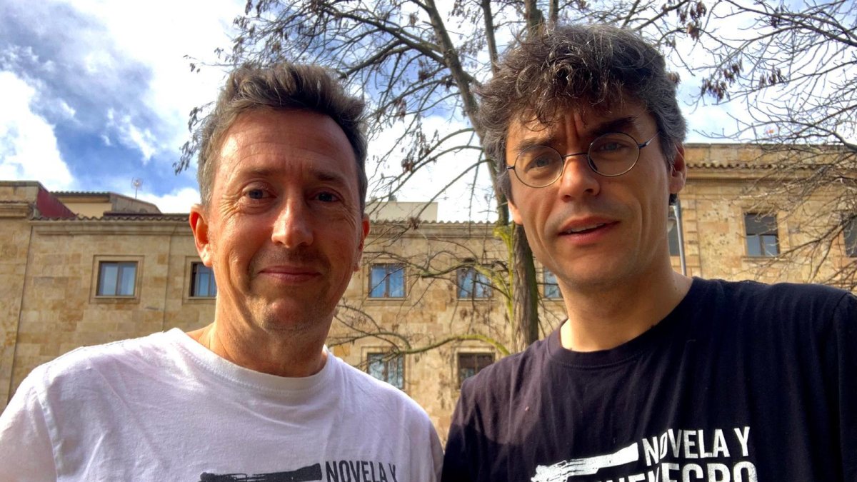 Los profesores de la USAL, Álex Martín y Javier Sánchez, autores del libro 'Veinte años y un día' un ensayo sobre la noeva negra.